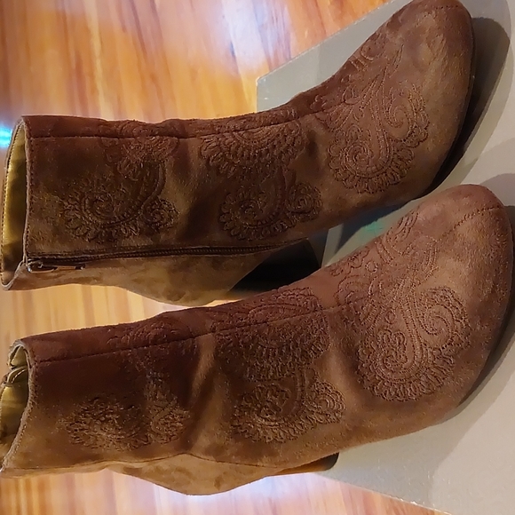 Andrew Geller dark mushroom ankle boots - Picture 7 of 9